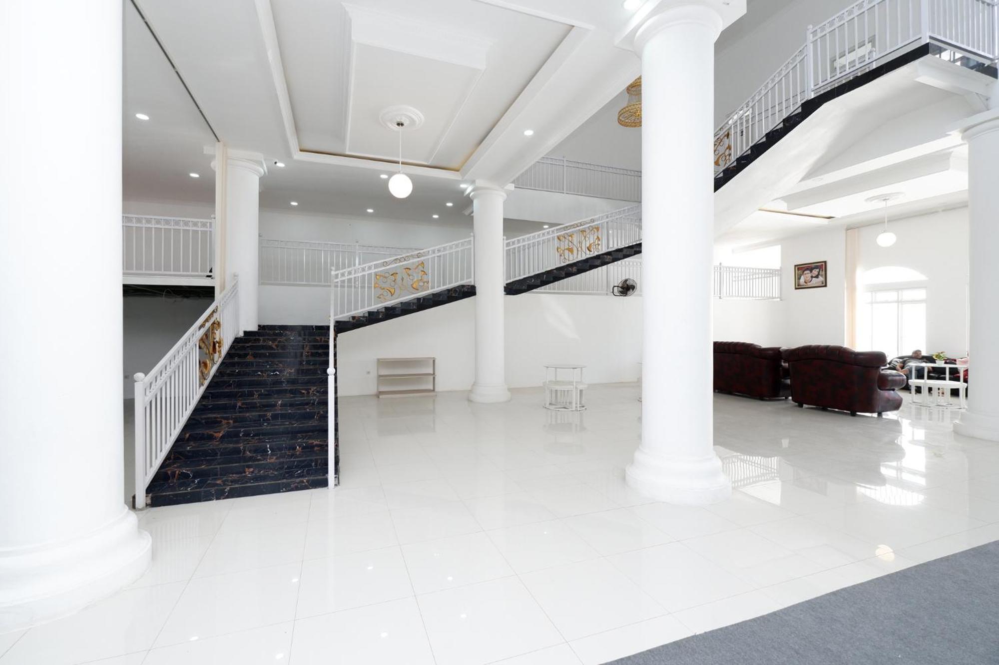 โอโย 1888 กรียา Rw Hotel Surakarta  ภายนอก รูปภาพ