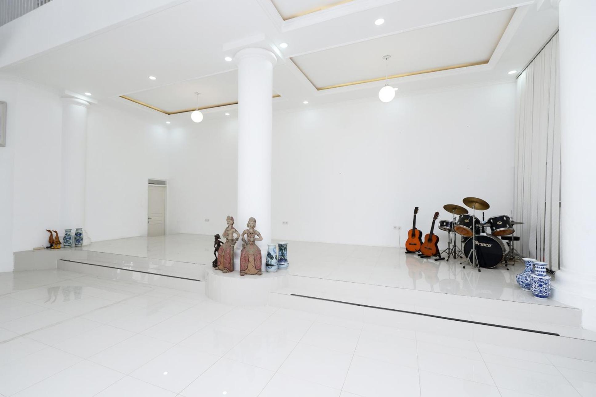 โอโย 1888 กรียา Rw Hotel Surakarta  ภายนอก รูปภาพ