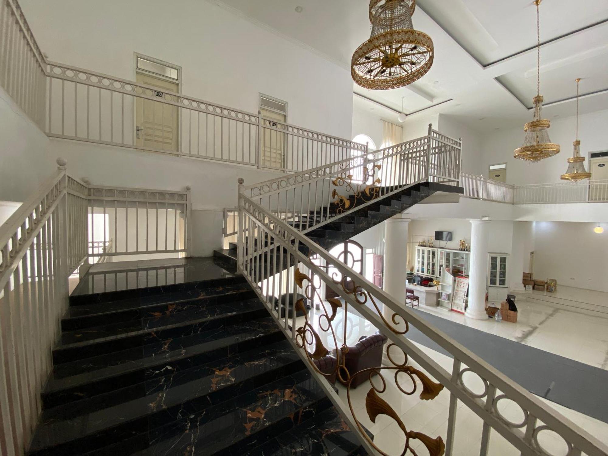 โอโย 1888 กรียา Rw Hotel Surakarta  ภายนอก รูปภาพ