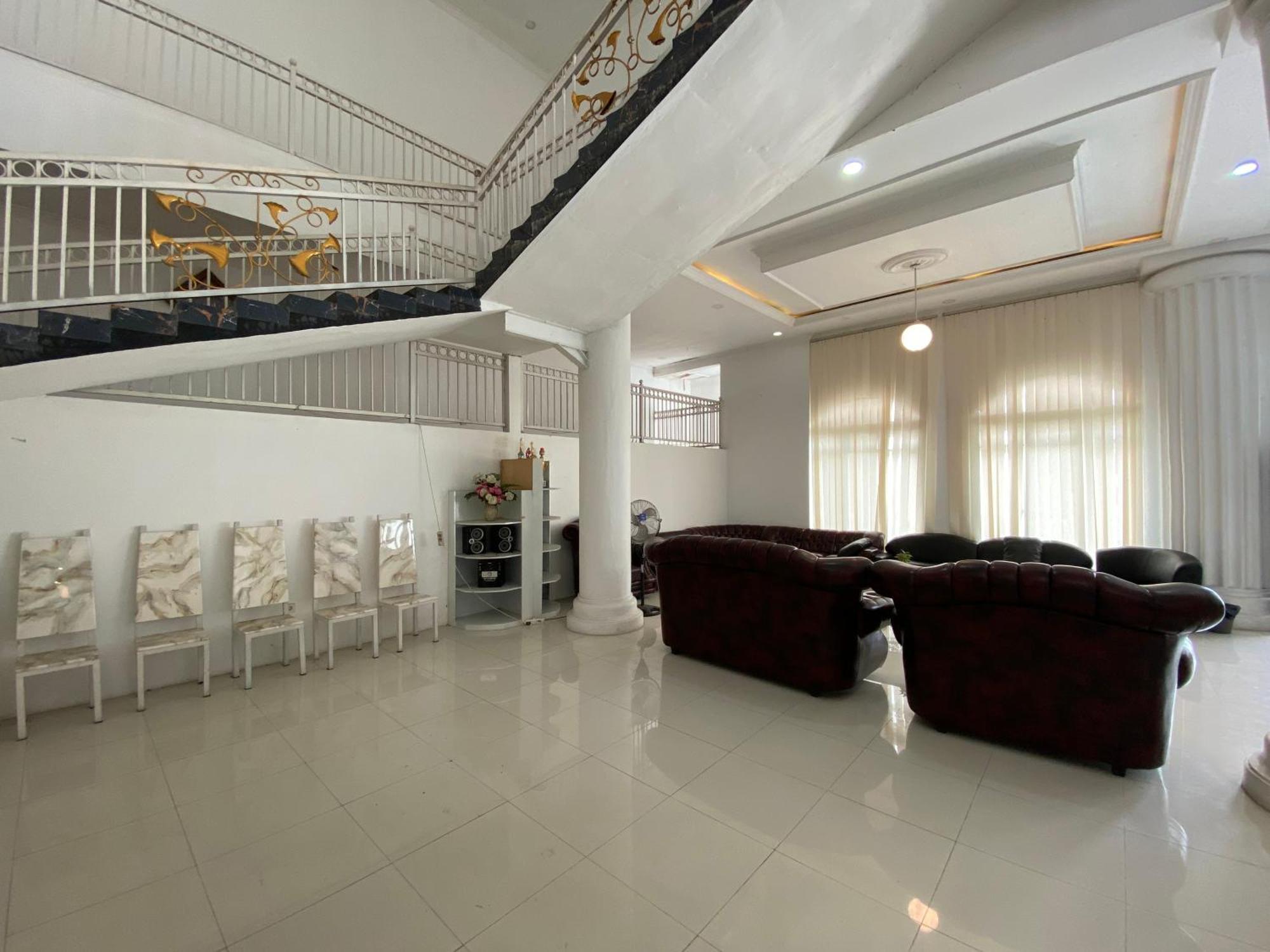 โอโย 1888 กรียา Rw Hotel Surakarta  ภายนอก รูปภาพ