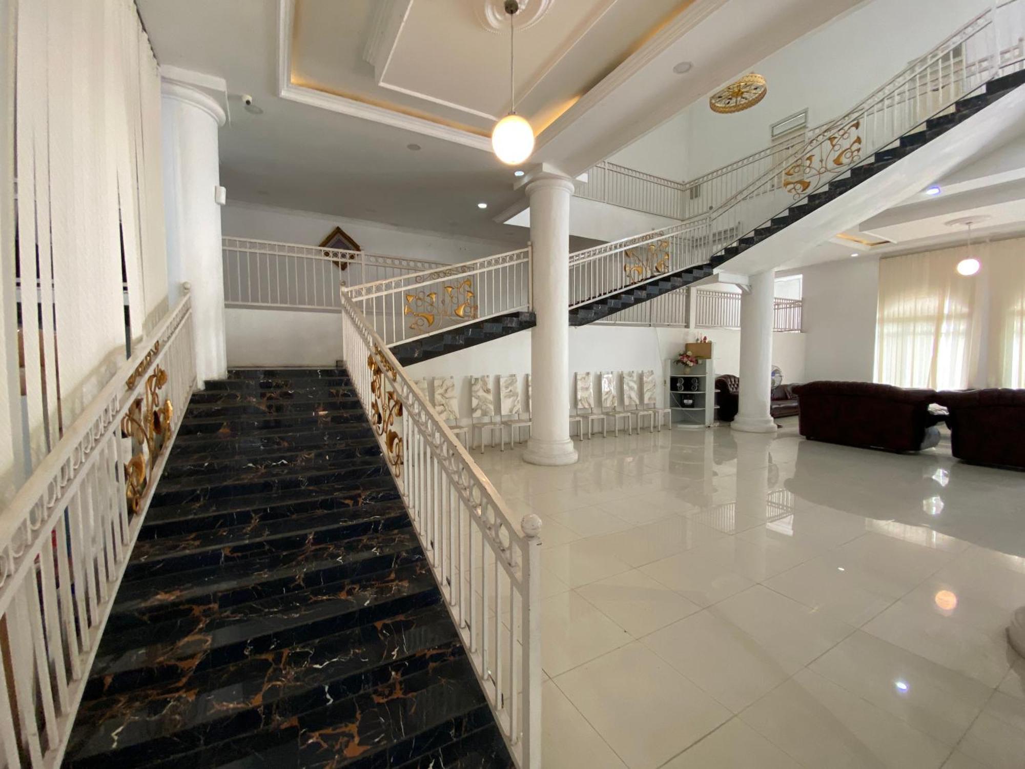 โอโย 1888 กรียา Rw Hotel Surakarta  ภายนอก รูปภาพ