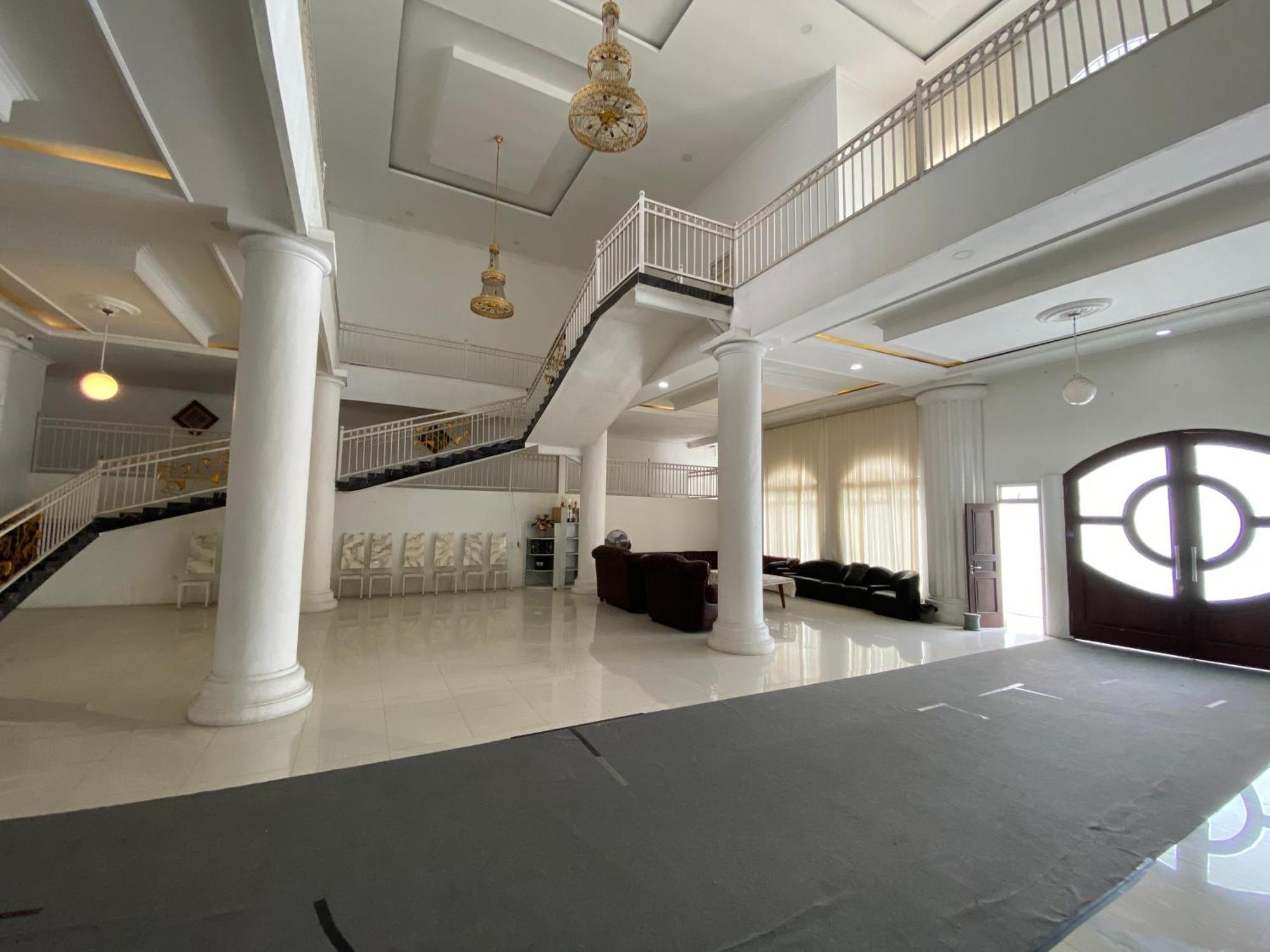 โอโย 1888 กรียา Rw Hotel Surakarta  ภายนอก รูปภาพ