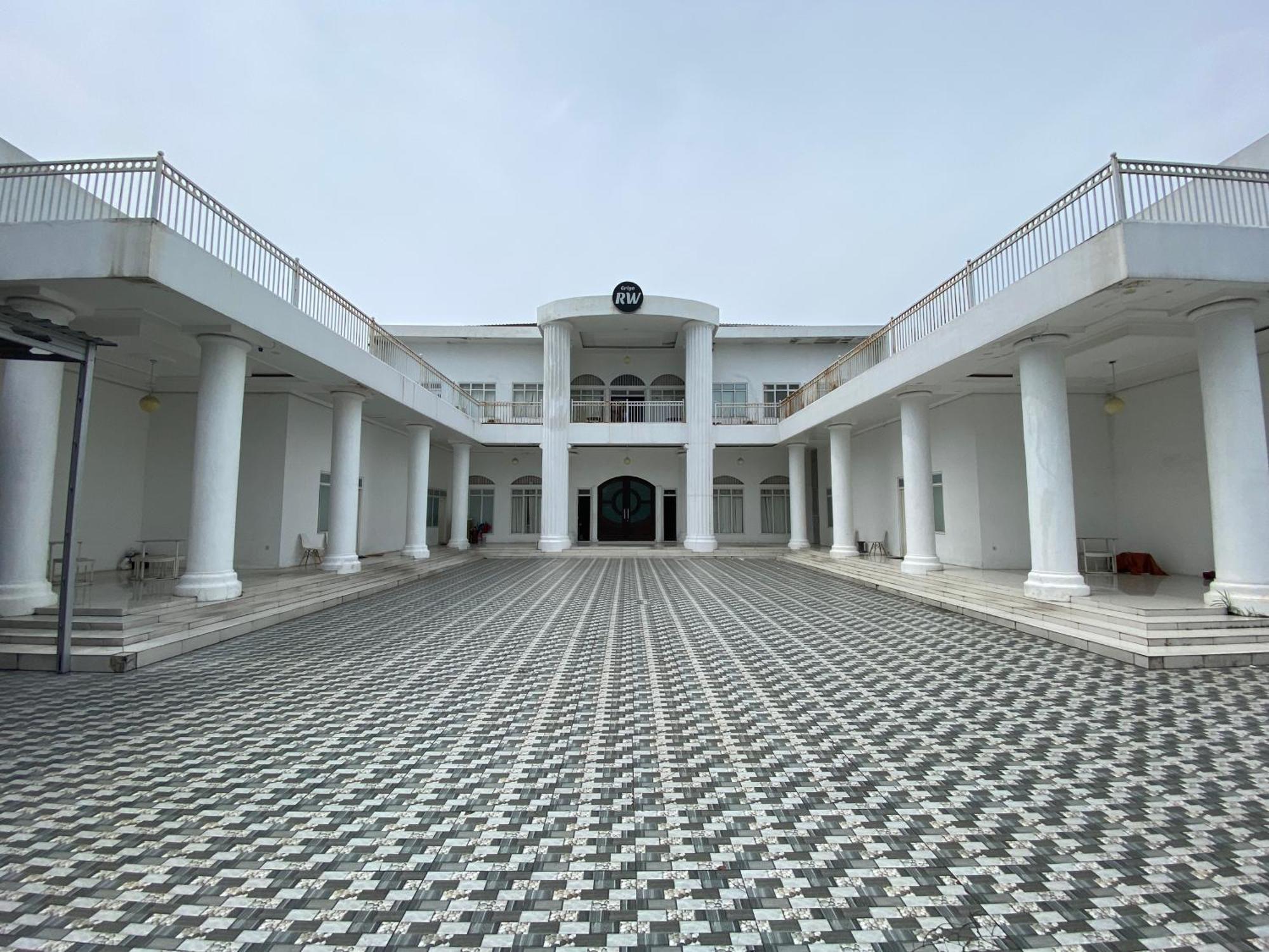 โอโย 1888 กรียา Rw Hotel Surakarta  ภายนอก รูปภาพ
