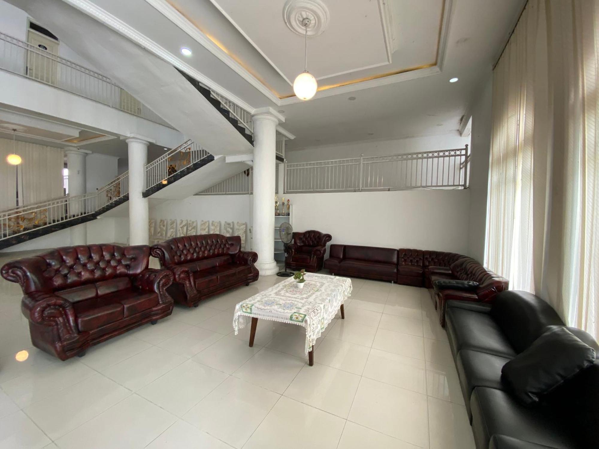 โอโย 1888 กรียา Rw Hotel Surakarta  ภายนอก รูปภาพ
