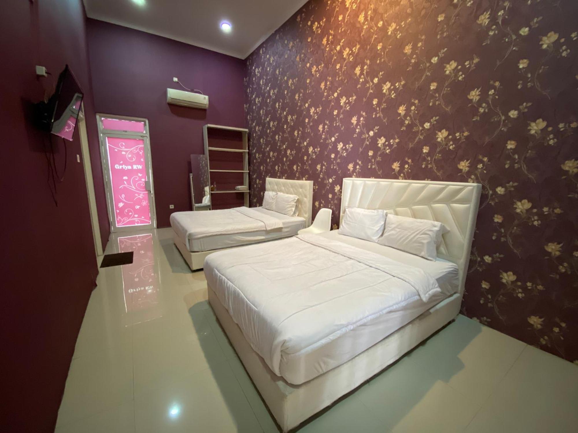 โอโย 1888 กรียา Rw Hotel Surakarta  ภายนอก รูปภาพ