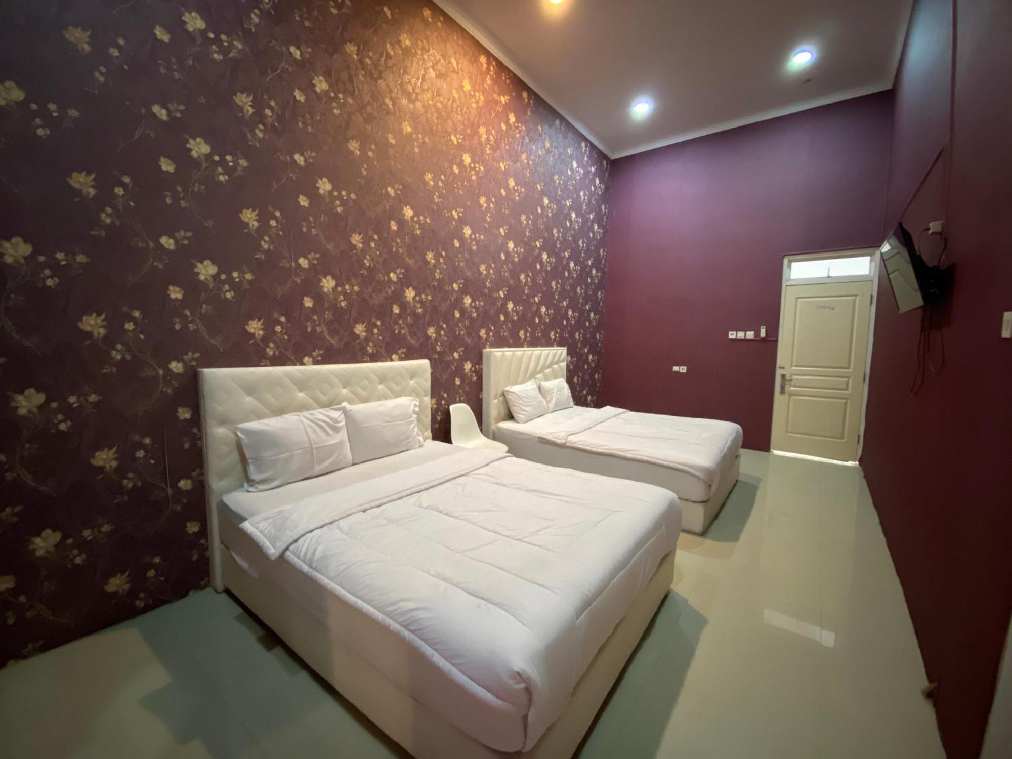 โอโย 1888 กรียา Rw Hotel Surakarta  ภายนอก รูปภาพ
